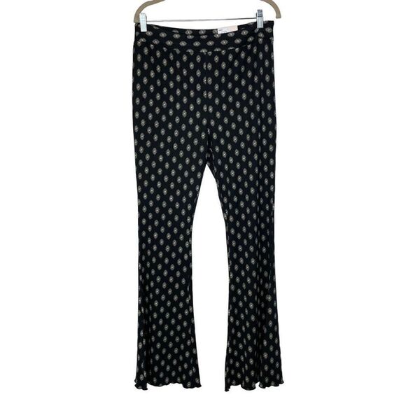 SO High Rise Lettuce Hem Flare Pants Black and Cream Size S New - Picture 1 of 11